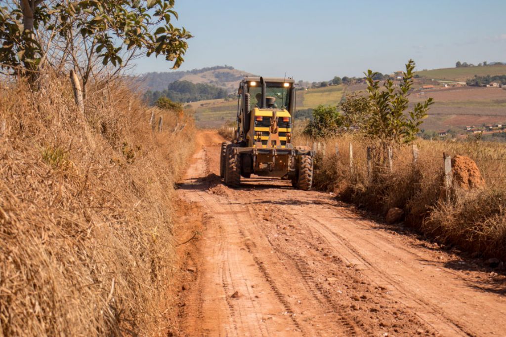 Prefeitura de Pouso Alegre intensifica manutenção de estradas rurais