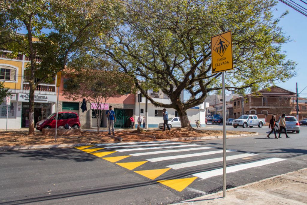 Avenida Vicente Simões recebe faixa elevada