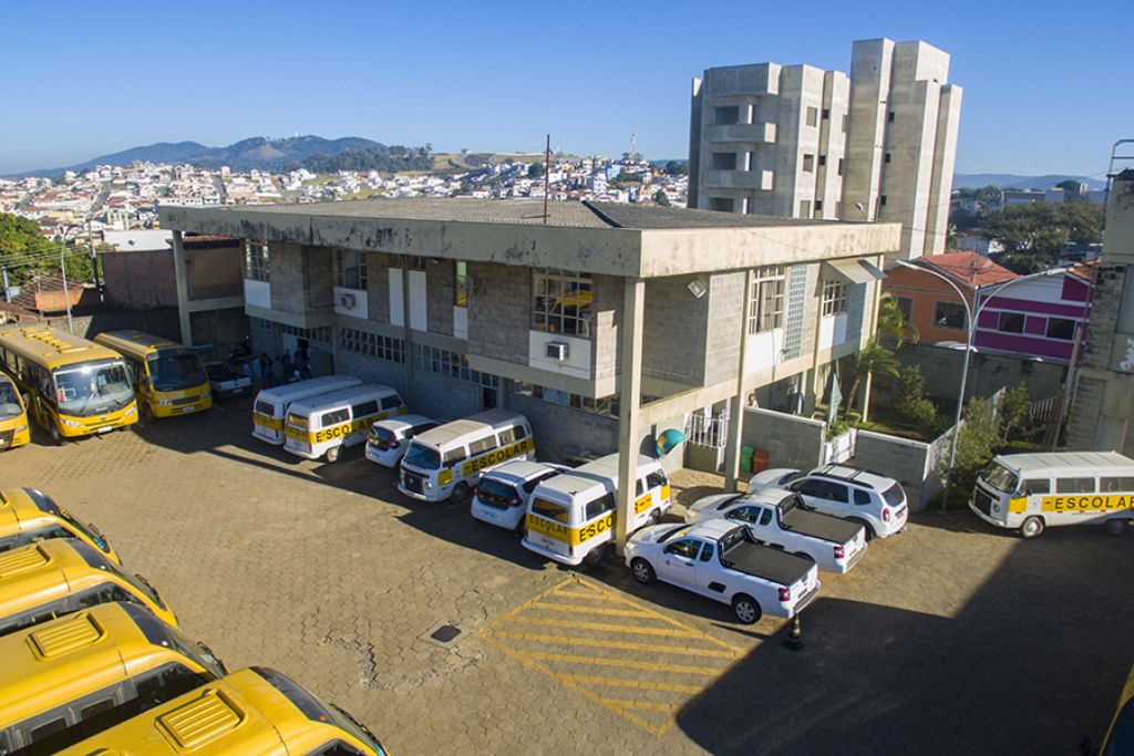 Pouso Alegre reúne educadores para debater a versão curricular de Minas Gerais