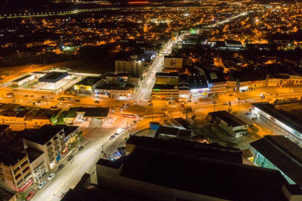 Prefeitura de Pouso Alegre instala lâmpadas de LED em ruas, praças e avenidas