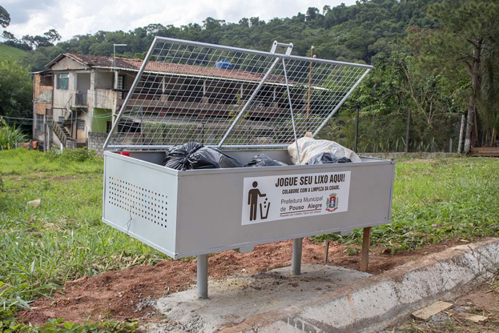 Zona rural de Pouso Alegre recebe novas lixeiras 