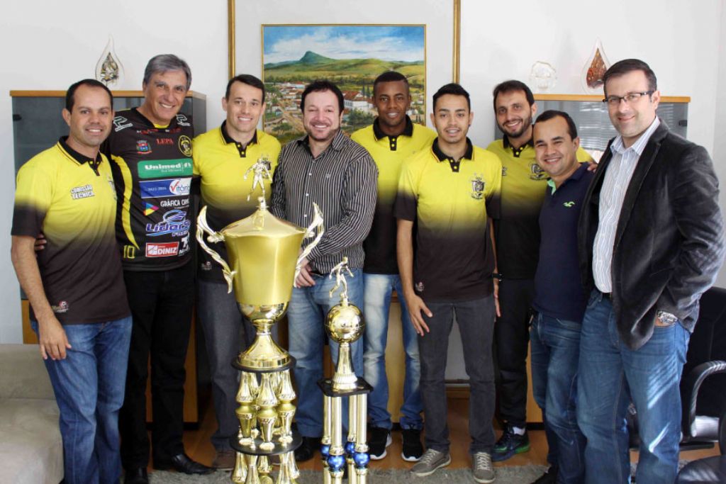 Prefeito recebe equipe campeã da Taça EPTV de Futsal