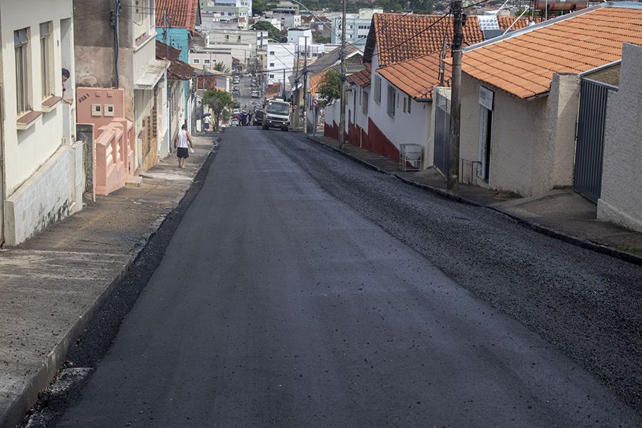 Prefeitura executa obras de recapeamento em ruas centrais