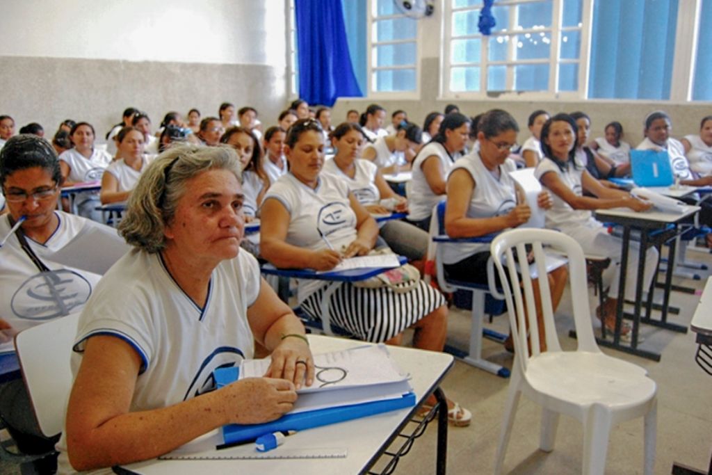 Prefeitura abre matrículas para educação de jovens e adultos no CMEJA