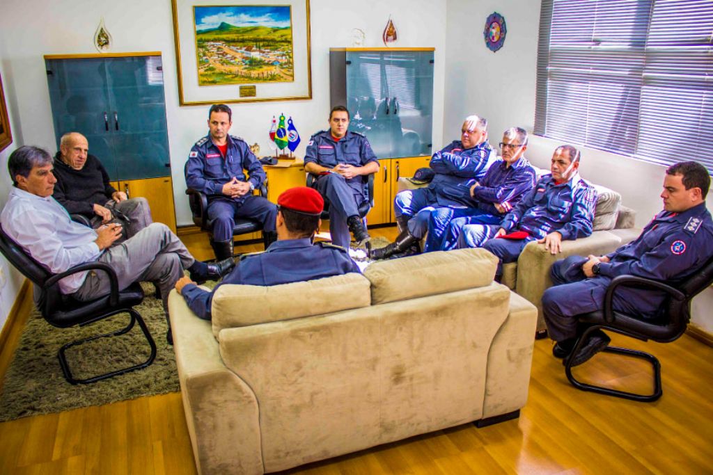 Prefeito recebe visita de comandante geral do Corpo de Bombeiros em Minas