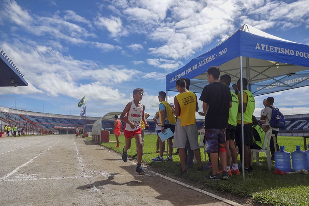 Campeonato Regional de Atletismo reúne seis cidades no Manduzão