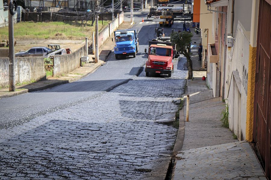 Rua Antônio José Machado ganha asfaltamento