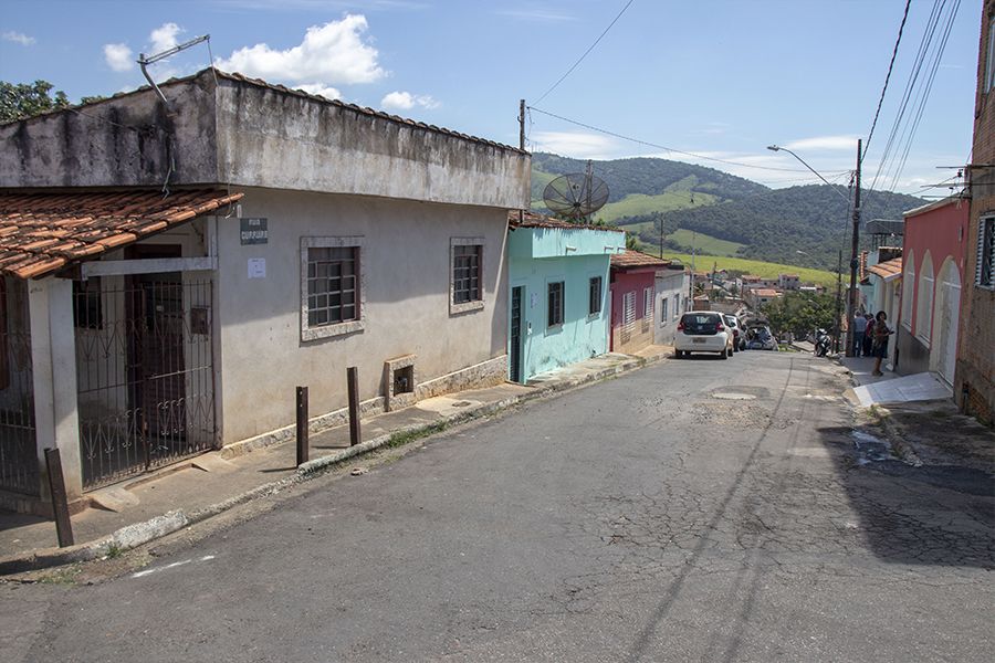 Moradores da Rua Curruíla ganham novas residência