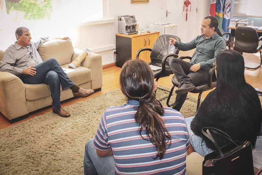 Prefeito tem encontro com representantes do bairro Colina Verde