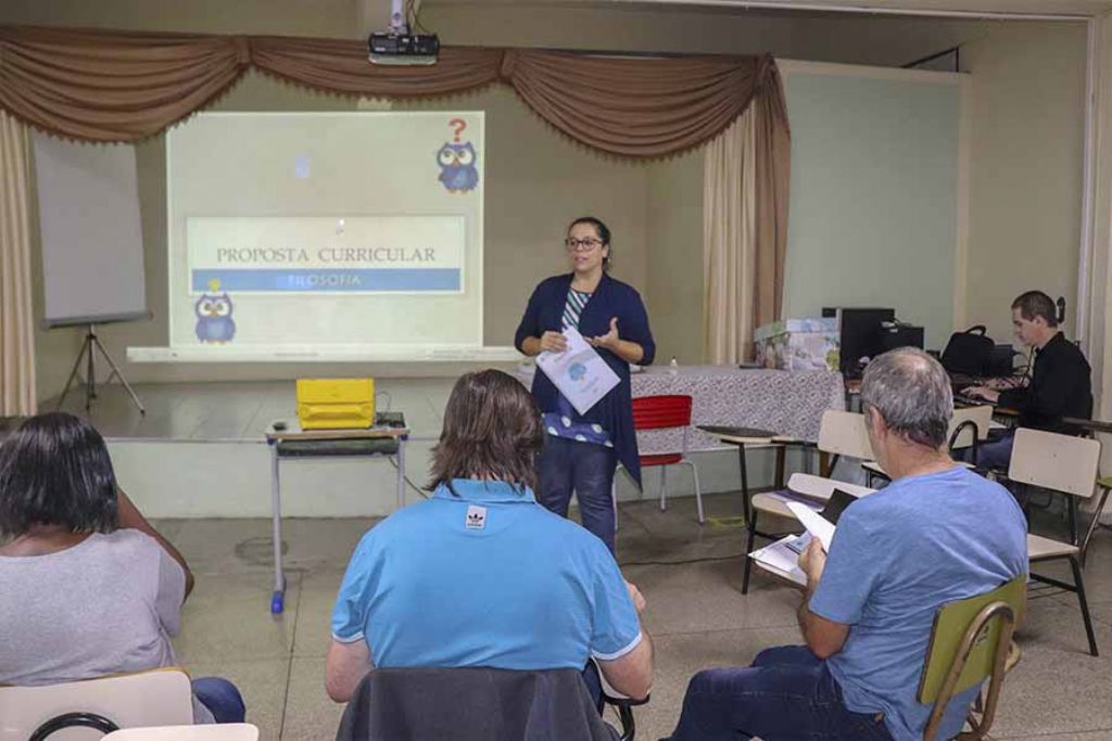 Professores de filosofia da rede municipal  participam de curso de formação continuada